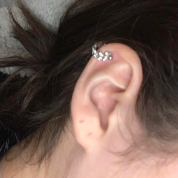 1 Pcs 18g Cubic Zircon Leaf Design Upper Ear Cuff NWT - Picture 9 of 15